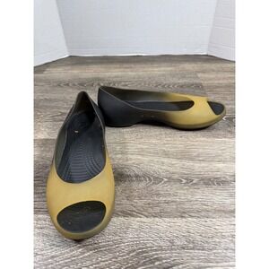 Crocs Carlie Peep Toe Flat Shoes Womens Size 7 Black Gold Ombre